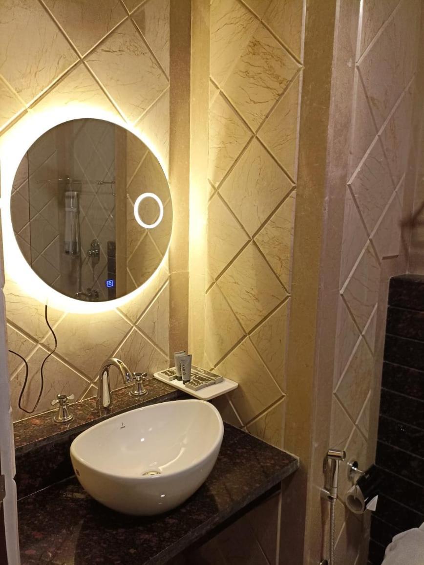 Hotel Vivaan Regency ハリドワール エクステリア 写真